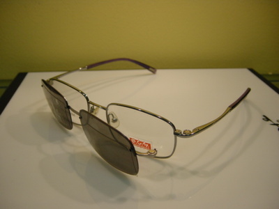 南京東路新開專業(yè)眼鏡直銷店 菲尼思光學(xué)動力，優(yōu)質(zhì)驗光與高性價比產(chǎn)品