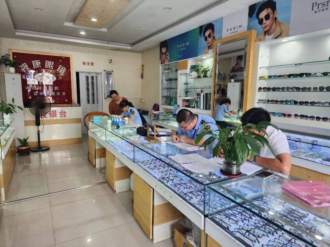 無證銷售隱形眼鏡護理液？立案查處！